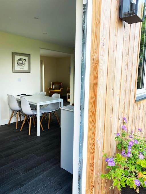 Larks Leaze Lodge, Steeple Ashton, Wiltshire Trowbridge Exteriér fotografie