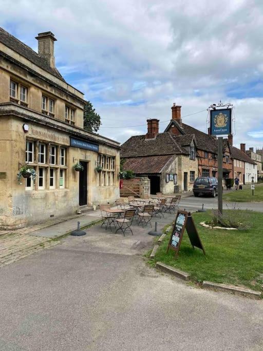 Larks Leaze Lodge, Steeple Ashton, Wiltshire Trowbridge Exteriér fotografie