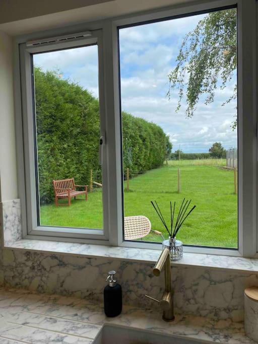 Larks Leaze Lodge, Steeple Ashton, Wiltshire Trowbridge Exteriér fotografie